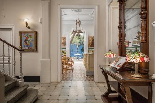 大厅, 雷纳新卡媒介酒店 (Hotel Medium Renaixenca) in 锡切斯