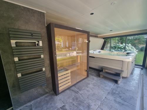 Demeure Les Aiglons, Chambres d'hôtes & Spa – Fontainebleau, TX