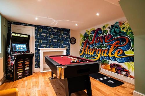 Seaside Bliss: Period Home, Games Room, Pool Table & Hot Tub
