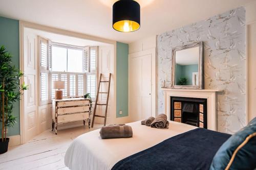 Seaside Bliss - Period Home, Games Room, Pool Table, Arcade Machine - Tap to explore photos