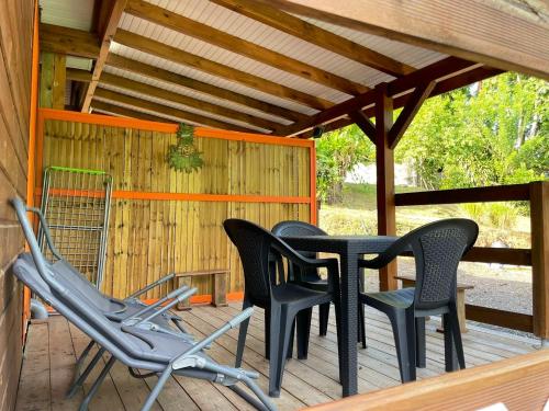 Varanda/terraço, Bungalow charmant à Petit-Bourg avec jardin privé (Bungalow charmant a Petit-Bourg avec jardin prive) in Petit-Bourg