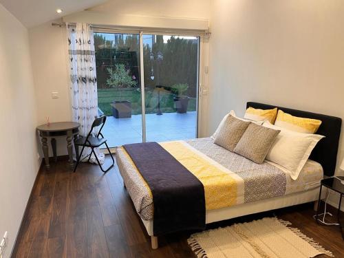 Logement moderne, dans mon jardin, près de Paris et stade de France avec place de stationnement (Logement moderne, dans mon jardin, pres de Paris et stade de France avec place de stationnement) in Саноа
