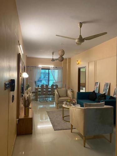 3 Bed DD Luxury Apt SMCHS photo 4
