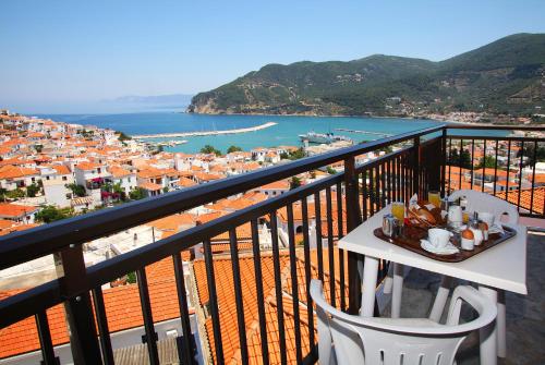 Double or Twin Room with Sea View image 10