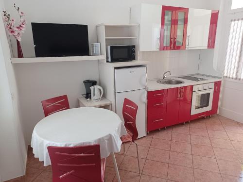 One-Bedroom Apartment with Terrace image 6