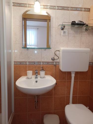 One-Bedroom Apartment with Terrace image 3