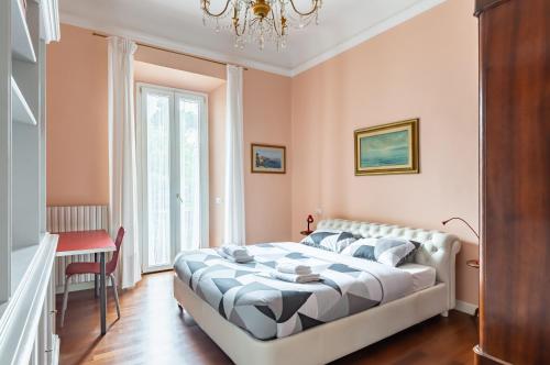 Stibbert & Statuto Elegant Flat with Balcony