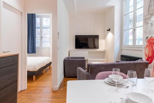 Croix Paquet - Appartements a Lyon near Maison des Canuts