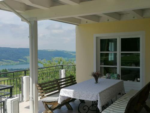 Balcony/terrace, Wunderschone Ferienwohnung mit Seeblick in Zell Am Moos