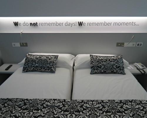 Double Room image 4