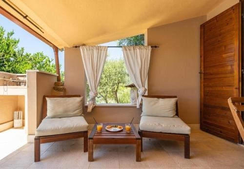  lacasadicarla, Pension in Is Traias