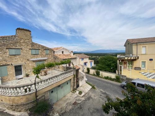 Authentique Maison de village avec Vue in Chantemerle-les-Grignan