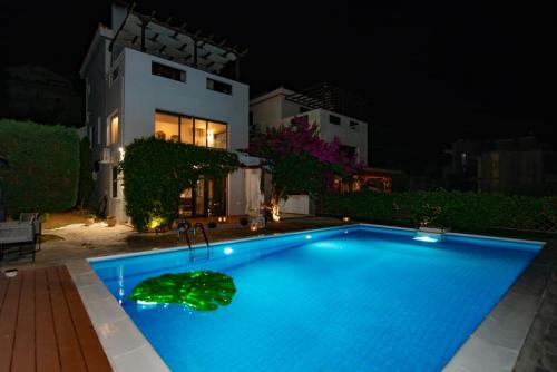 Muses Chalkida κατοικία με πισίνα