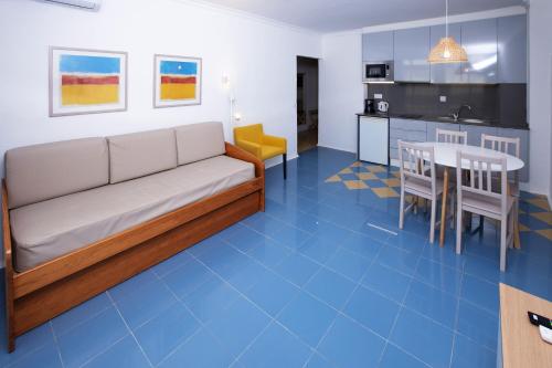 Kitchen, Hotel Apartamento Foz Atlantida in Vila Real de Santo Antonio