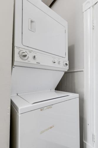 M2 Central location 2 mins to VCU FREE PARKING