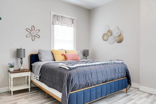 M2 Central location 2 mins to VCU FREE PARKING