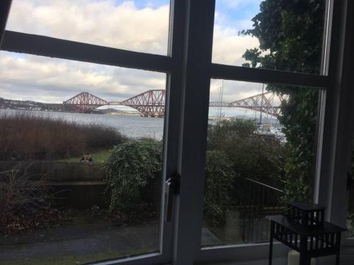 3 Bedroom harbourside apartment, Queensferry, 10 miles from Edinburgh