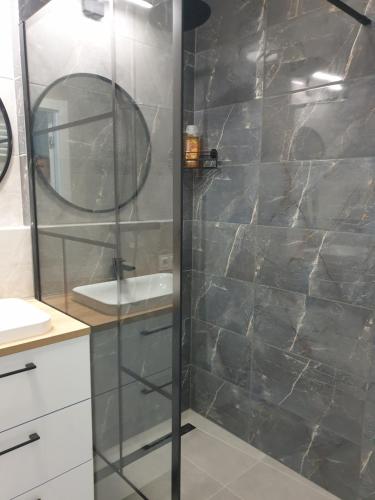 TOTU TODAY-STARA CEGIELNIA APARTAMENTY, Faktura VAT, self check-in