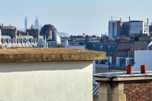 Suite con terraza y vistas a la Torre Eiffel