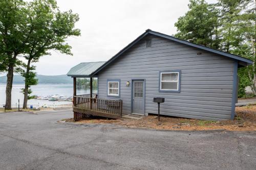 Lakeview Three-Bedroom Cottage
