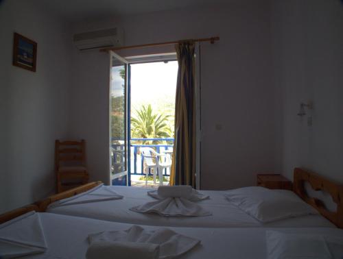 2 twin beds