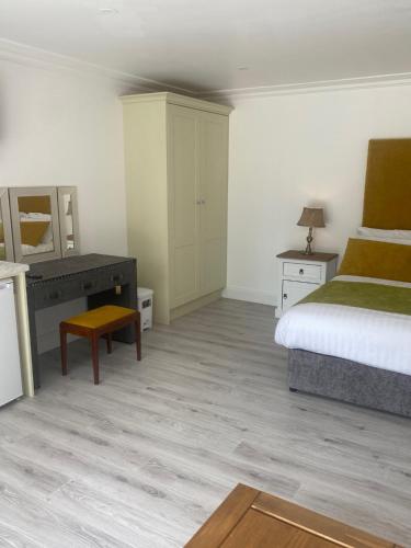 St Columbs House - image 6