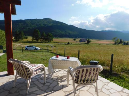 View, Planinska tisina Guest House in Pluzine