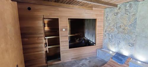 ซาวน่า, Vintage Resort in ซารุด