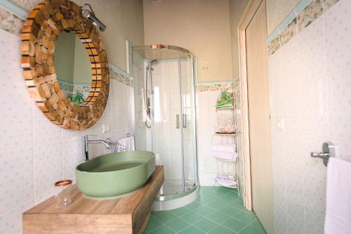Deluxe Room image 10