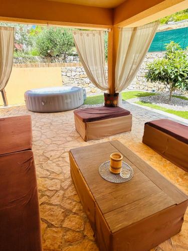  Apartment Alja, Sara i Nevio jacuzzi in Dugi Rat