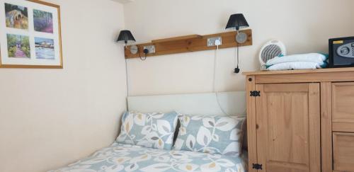 Barmy Badger Backpackers – London