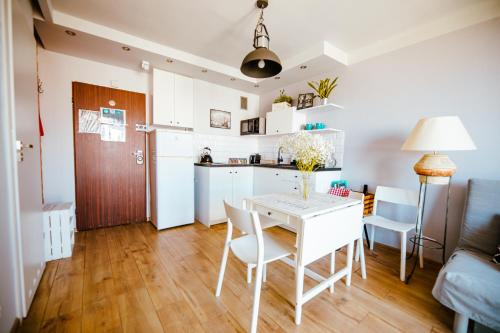 Bright 14th Floor Apartment Warsaw Centrum Sunset Park Views by PolandBnB, Varšava (fotografie 5)
