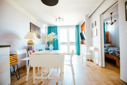 Bright 14th Floor Apartment Warsaw Centrum Sunset Park Views by PolandBnB, Varšava (fotografie 2)