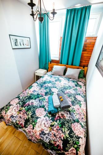 Bright 14th Floor Apartment Warsaw Centrum Sunset Park Views by PolandBnB - Tap to explore photos