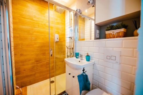 Bright 14th Floor Apartment Warsaw Centrum Sunset Park Views by PolandBnB, Varšava (fotografie 7)