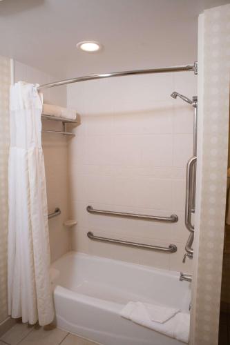 Hilton Garden Inn Erie - image 10