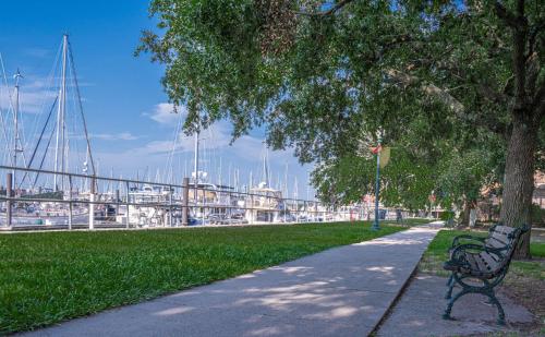 DoubleTree by Hilton New Bern - Riverfront