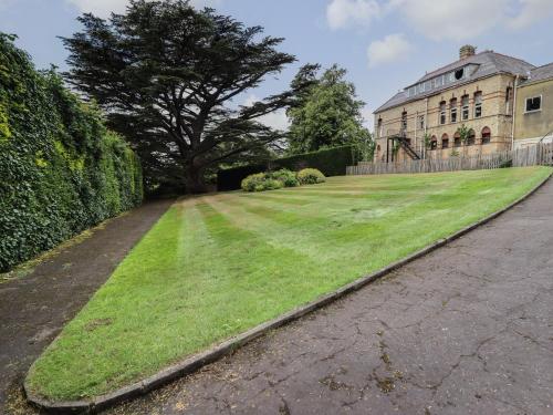 Cedar Gardens - image 6