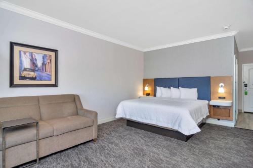 Hampton Inn & Suites Fort Worth-Fossil Creek - image 7