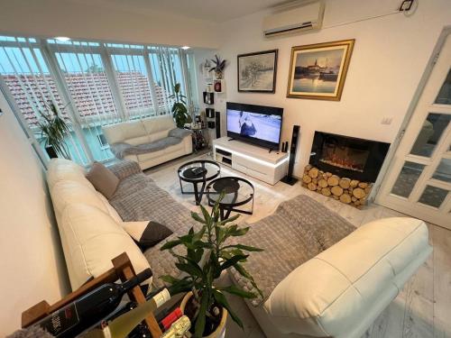 Apartmani Komatina Đenovići 3 LUX - Location saisonnière - Baošići