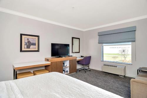 Hampton Inn & Suites Fort Worth-Fossil Creek - image 9