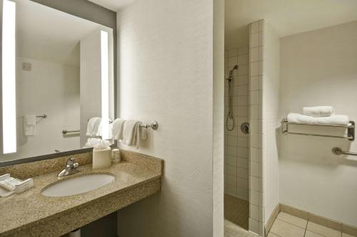 Hilton Garden Inn Gulfport - Biloxi Airport - image 6
