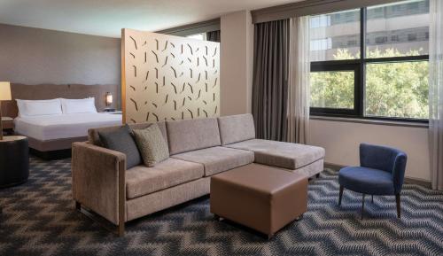 Junior King Suite with Seating Area room in Hilton Houston North