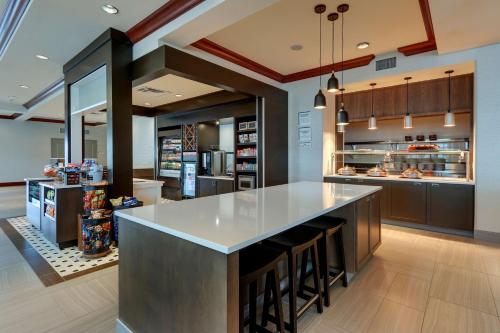 Hilton Garden Inn Indianapolis Airport - image 6