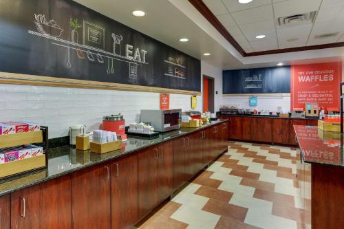 Hampton Inn & Suites Indianapolis-Airport