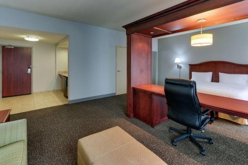 Hampton Inn & Suites Indianapolis-Airport