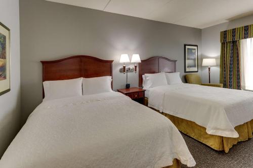 2 queen beds