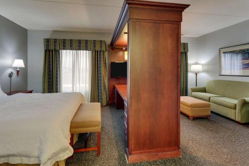 Hampton Inn & Suites Indianapolis-Airport