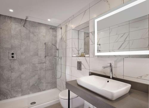 DoubleTree by Hilton Lincoln - image 6