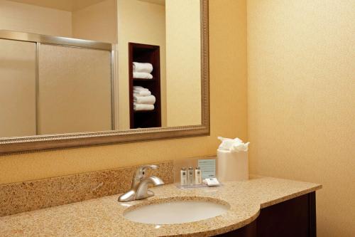 Hampton Inn & Suites Indianapolis-Airport